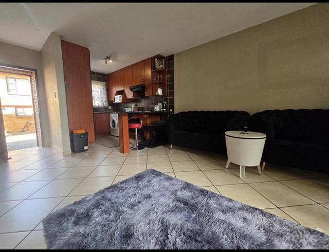 2 BEDROOM TOWNHOUSE FOR SALE IN GENL ALBERTS PARK
